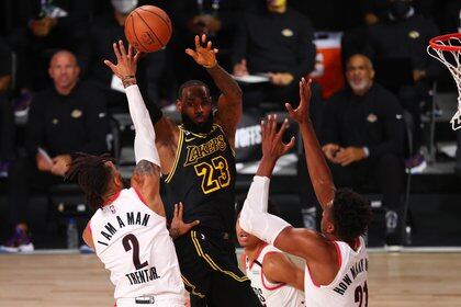 LeBron James brilló en la victoria de Los Angeles Lakers sobre Portland Trail Blazers en el juego 4 de la primera ronda del playoff de la NBA (USA TODAY Sports)