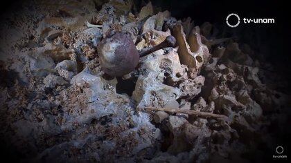 Diversos individuos precerámicos han sido encontrados intactos en las cuevas, algunos datan de más de 8,000 años de antigüedad Foto: (TV UNAM)