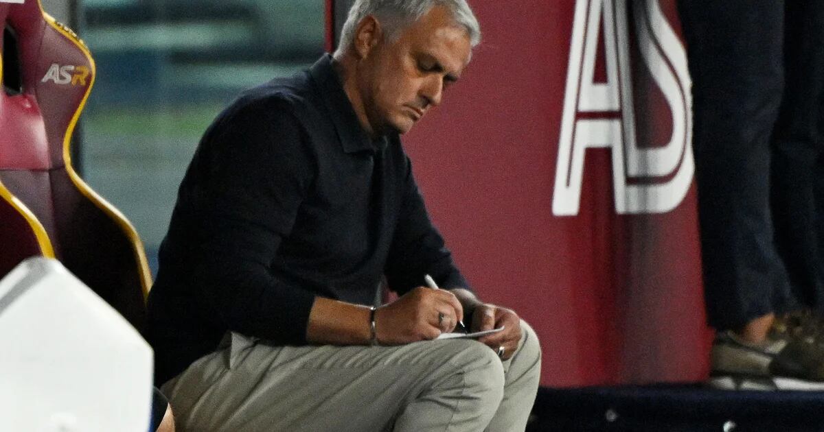 Mourinho ha confermato di aver rifiutato “l’offerta più grande e folle che un allenatore abbia ricevuto nella storia” del calcio saudita.
