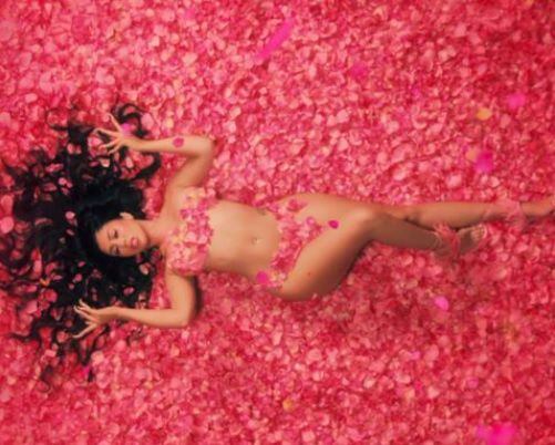 Kali Uchis publicó su primer tema de 2023 "I Wish You Roses" acompañado de un video dirigido por Cho Gi-Seok (@kaliuchis/Instagram)