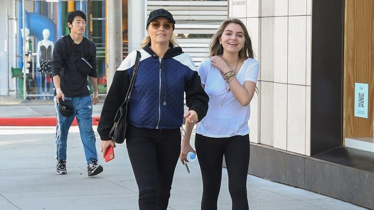 A finales de noviembre, en Beverly Hills, con su hija Sofía (The Grosby Group)