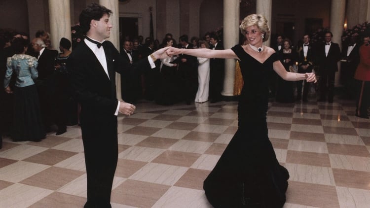 Lady Di y John Travolta en la Casa Blanca en 1985