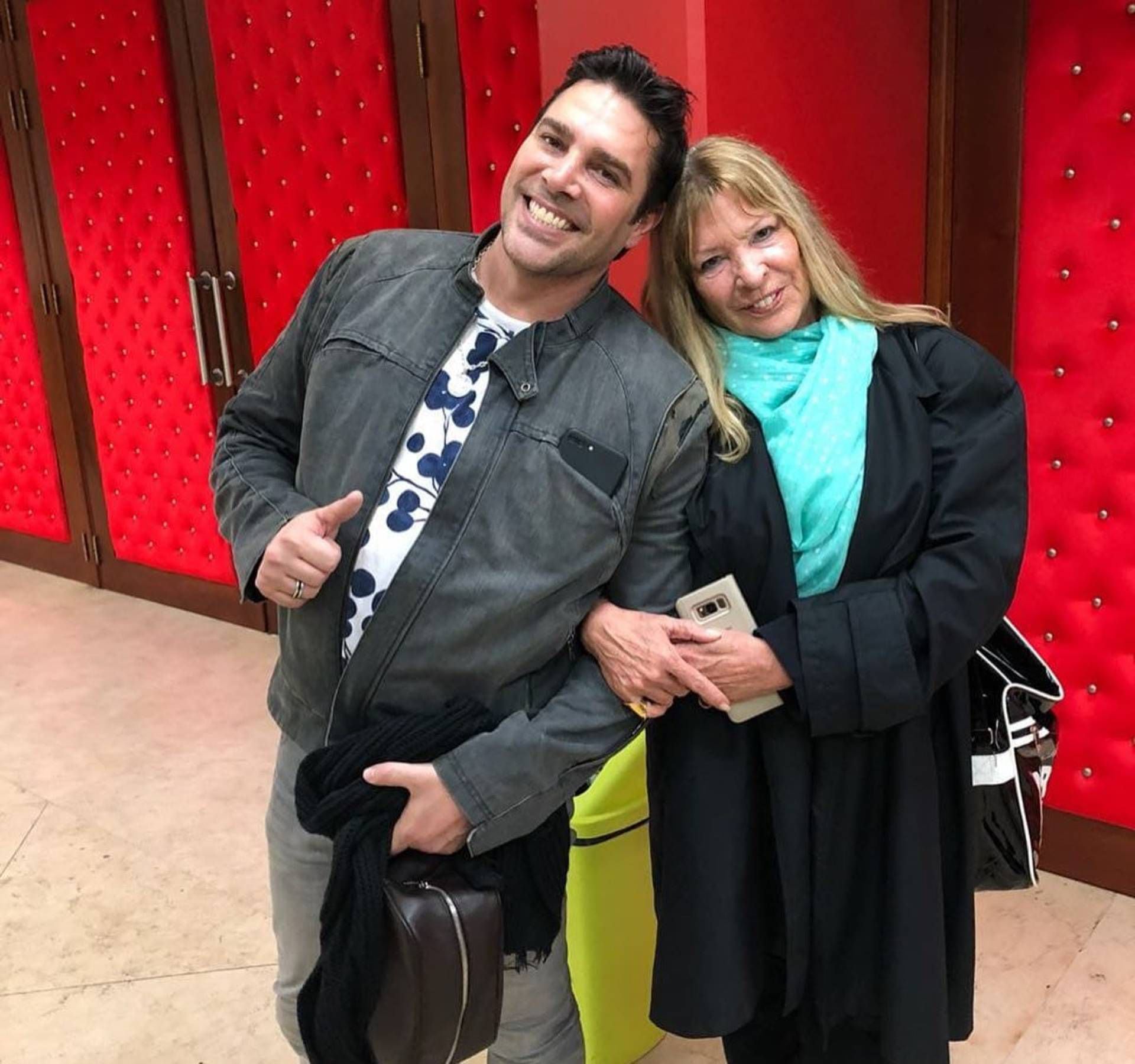 Matías Alé junto a su mamá, Elena