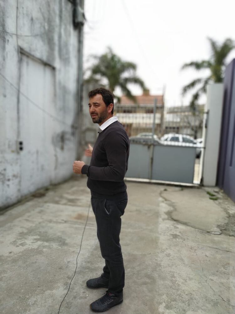 El portón de la comisaría por donde ingresaron 250 detenidos al centro clandestino