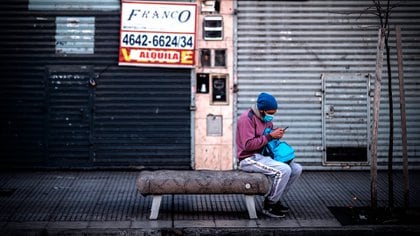 Los economistas no prevén un cierre de la economía como en 2020, pero sí mayores restricciones
