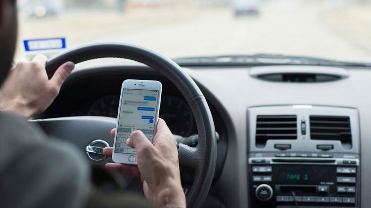 La nueva ley permite a los agentes detener a los automovilistas por enviar mensajes de texto.