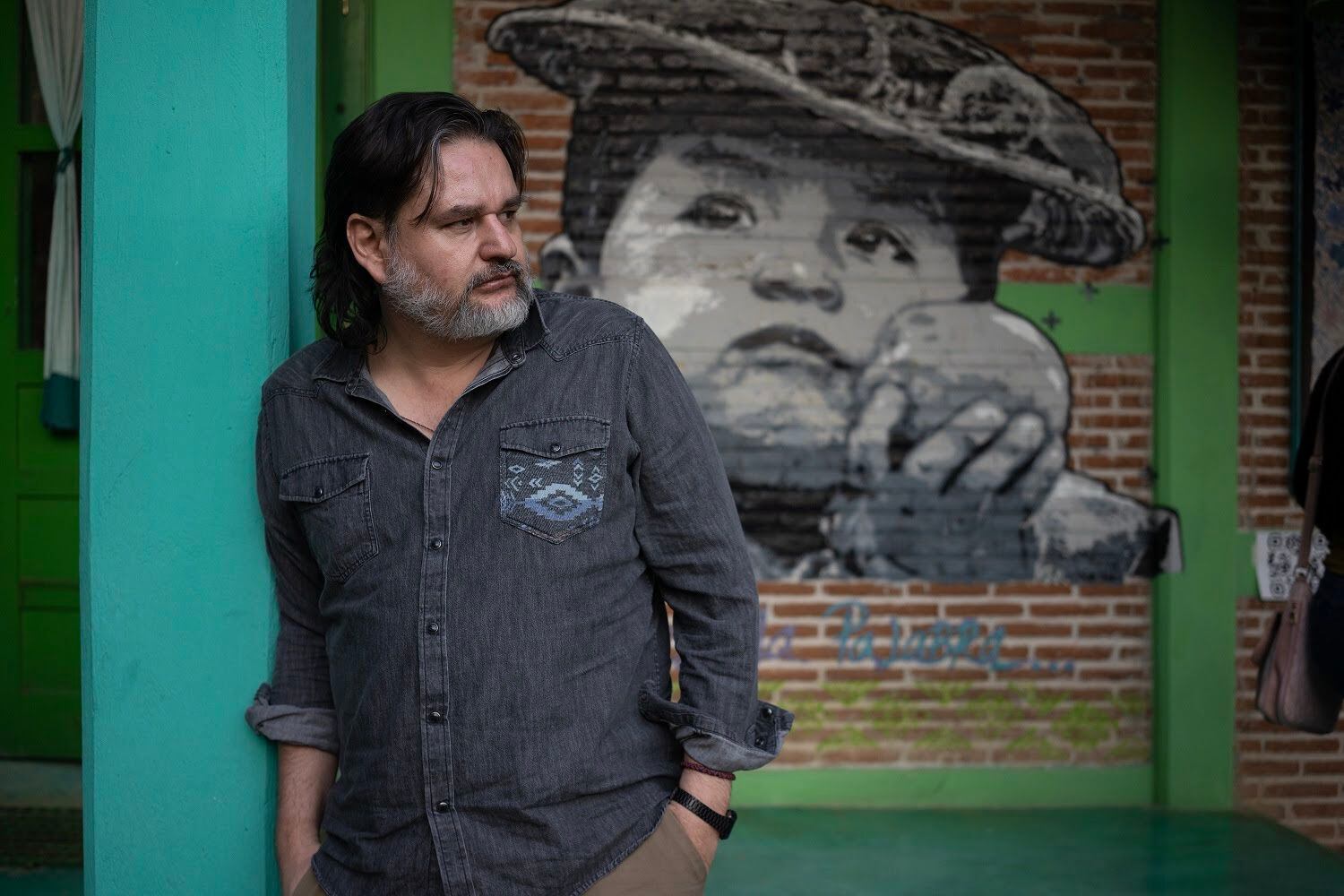Diego Enrique Osorno gana el Premio Anagrama de Crónica con un libro sobre el movimiento zapatista (MÓNICA GONZÁLEZ/ANAGRAMA)