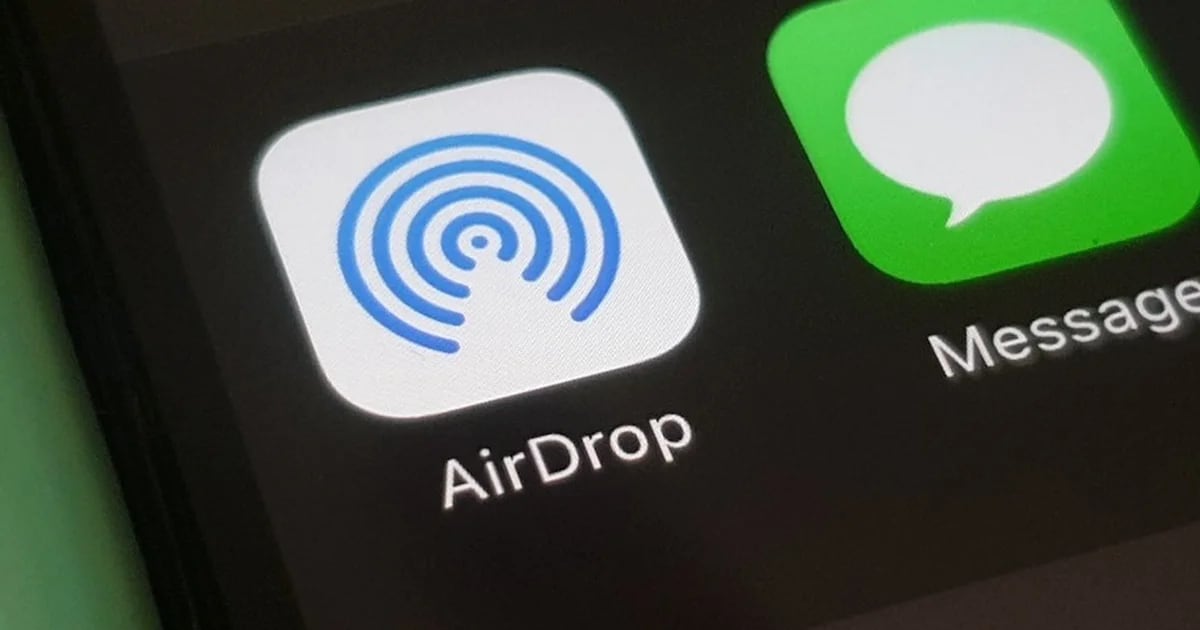 How to use AirDrop on Android to send files to iPhone