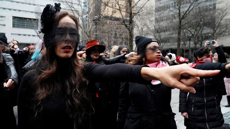 Protesta contra Harvey Weinstein en Nueva York (REUTERS/Carlo Allegri)