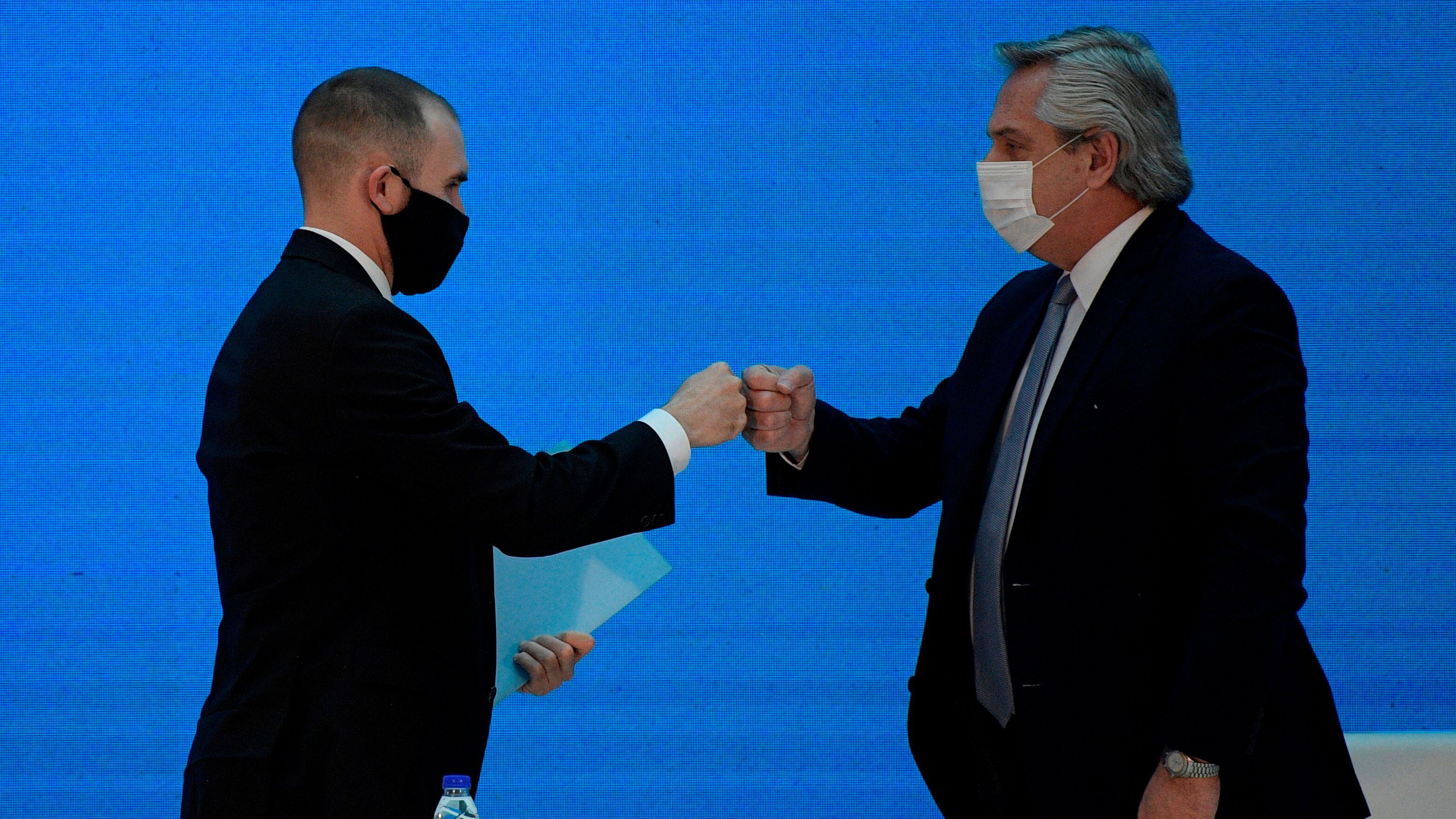 El presidente Alberto Fernández, junto al ministro de Economía, Martín Guzmán (EFE/Juan Mabromata/Pool/Archivo)