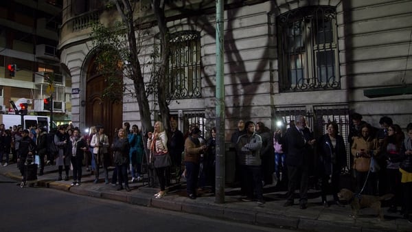 El departamento de Juncal y Uruguay de CFK. El lunes por la noche fueron allanados dos pisos de ese edificio por el juez Claudio Bonadio (NA)
