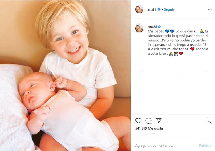 La reciente publicación de Anahí en donde mostró a sus dos hijos: Emiliano y Manuel (IG: anahi)