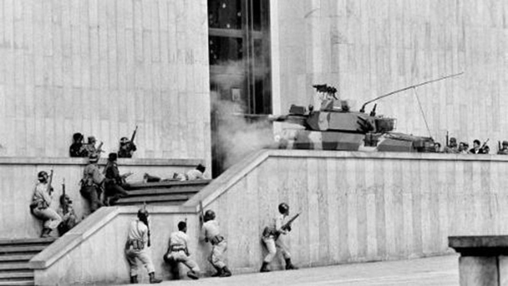 La Toma del Palacio de Justicia, en Bogotá. Operación Antonio Nariño fue un asalto perpetrado el miércoles 6 de noviembre de 1985 por un comando de guerrilleros del Movimiento 19 de abril (M-19) Archivo Colprensa.