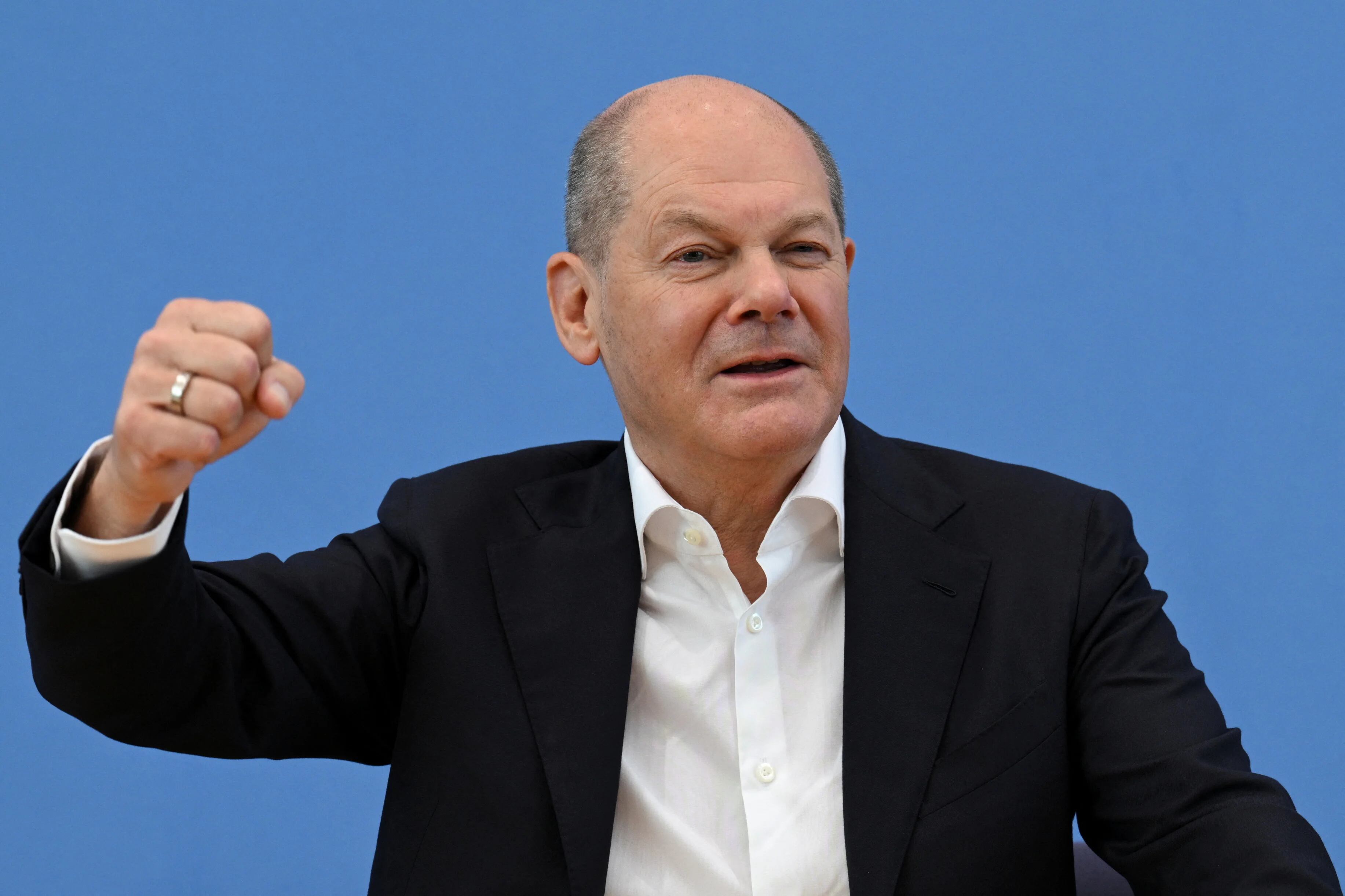 El canciller alemán, Olaf Scholz, asiste a una rueda de prensa sobre asuntos de política interior y exterior en la Casa de la 'Bundespressekonferenz' en Berlín, Alemania, el 14 de julio de 2023 (Reuters)