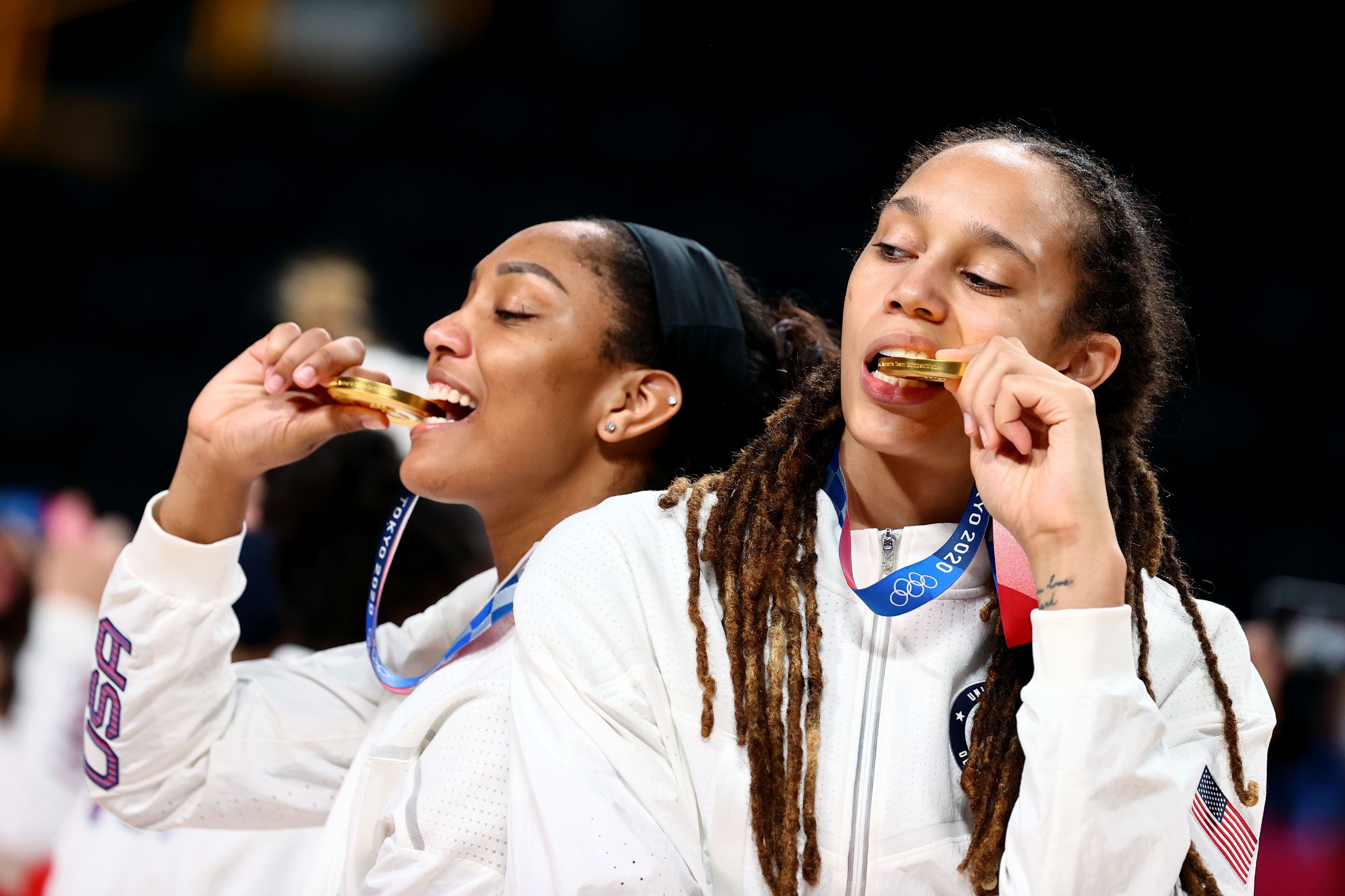 Brittney Griner and A'Ja Wilson of the United States pose with their gold medals during the medal ceremony REUTERS/Sergio Perez