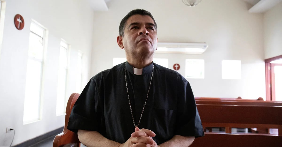 La policía de Nicaragua confirmó que detuvo al obispo Rolando Álvarez y lo puso bajo arresto domiciliario en Managua