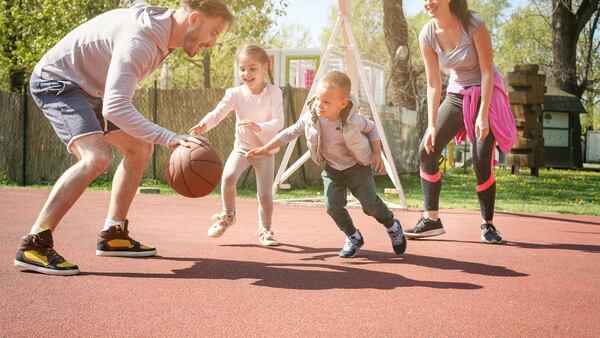 El juego, además, permite que los niños lleguen a la vida adulta con hábitos de actividad. (Getty)