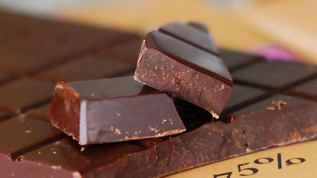Los especialistas aconsejan elegir aquellos chocolates con un 70% o más de cacao para obtener mayores beneficios (Archivo)