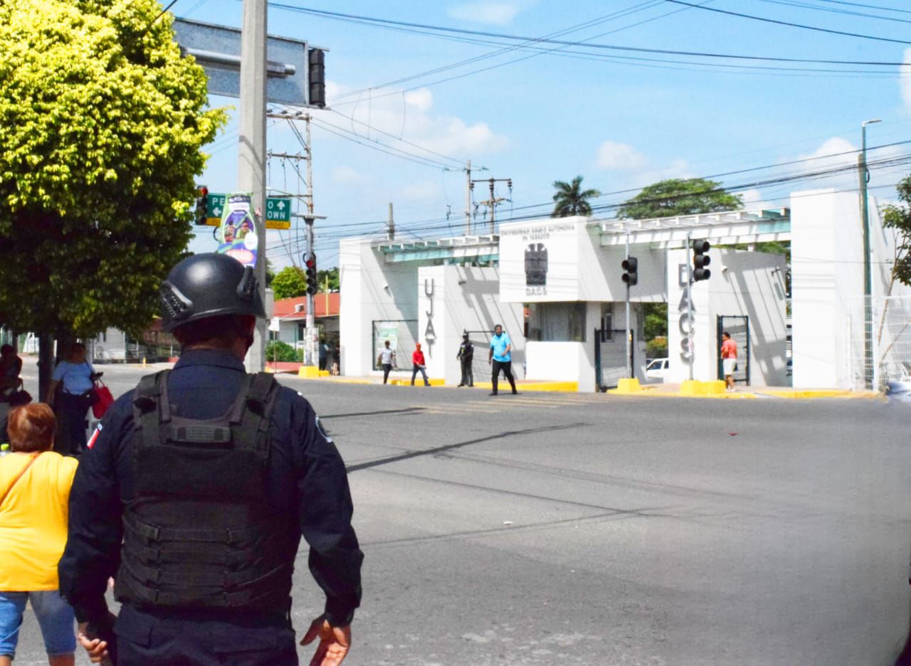 Las autoridades mantienen patrullajes de seguridad y vigilancia en inmediaciones de las divisiones académicas de la Universidad Juárez Autónoma de Tabasco (UJAT) (Foto: SSPC Tabasco)