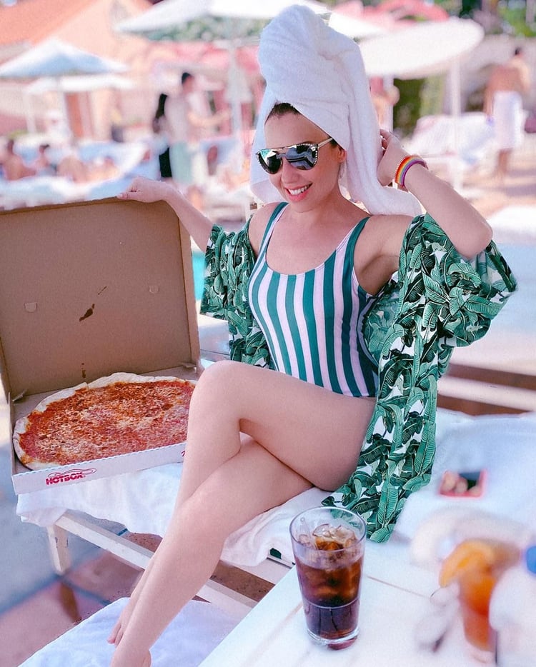 Thalía se da el lujo de lucir así incluso comiendo pizza (Instagram)