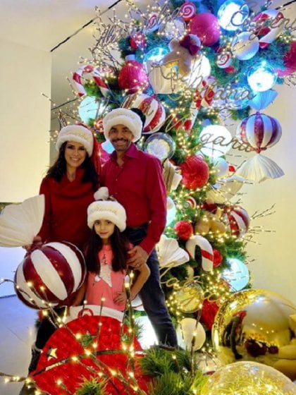 El árbol de Navidad de la familia Derbez (Foto: Instagram @alexrosaldo)