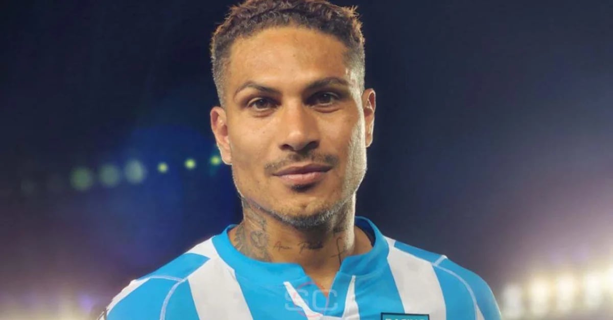 Paolo Guerrero and his grand gesture with a Racing fan after his debut