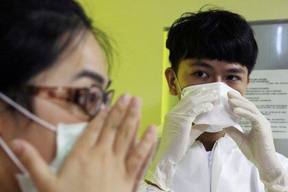 El impacto de la pandemia en un aumento del interés por las ciencias no se ha limitado a los jóvenes de 17 a 18 años (REUTERS)