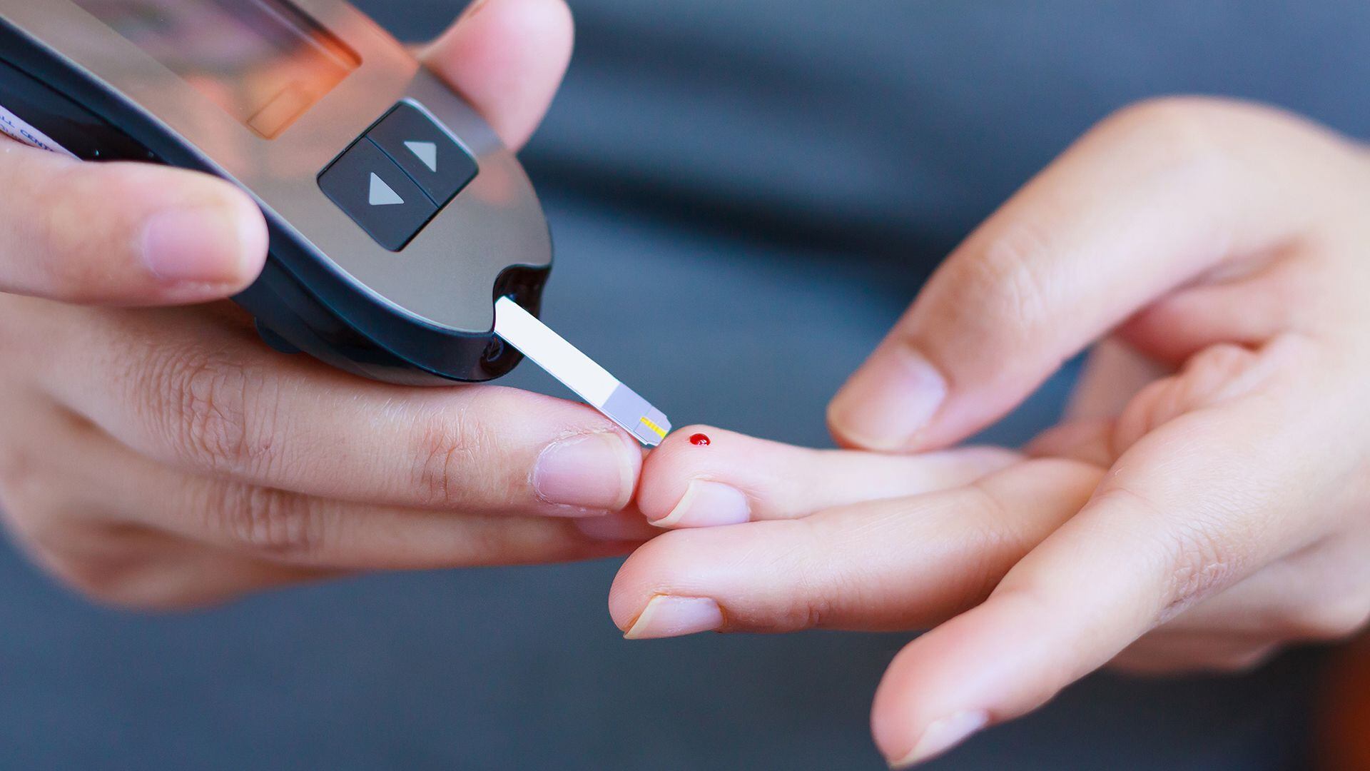 Las mediciones más utilizadas para conocer los niveles de azúcar son a través de una muestra de sangre. Antes de este estudio, estos indicadores estaban estrictamente relacionados con hormonas secretadas en el páncreas, como la insulina y el glucagón (Getty)