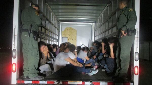 migrantes hacinados en un camion