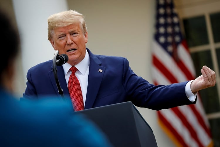 Donald Trump reveló que esperan que el pico de muertes por coronavirus en EEUU ocurra en dos semanas (REUTERS/Al Drago)