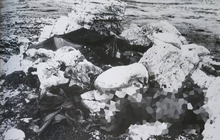 La posición que ocupó Oliva. Foto tomada en 1982. Por respeto, se quitó de foto el cuerpo de un soldado argentino.