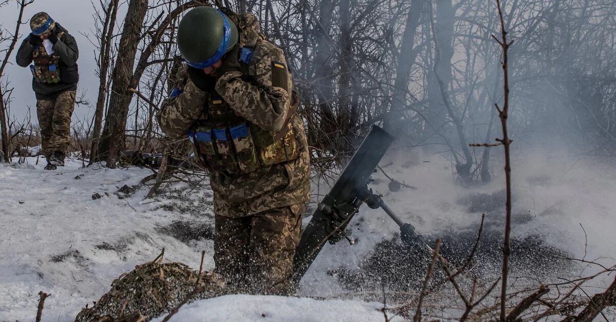 Russia continues its attack on Ukraine and tries to advance east