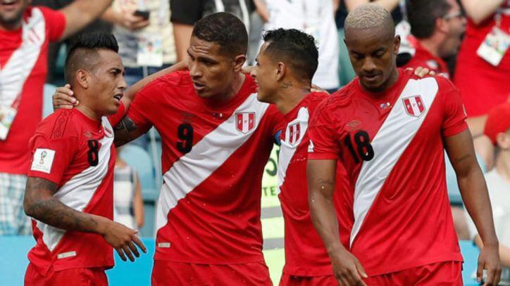El uniforme alterno (camiseta y short rojos) fue utilizado para el único triunfo de Perú en Rusia 2018. Coincidentemente, fue contra Australia