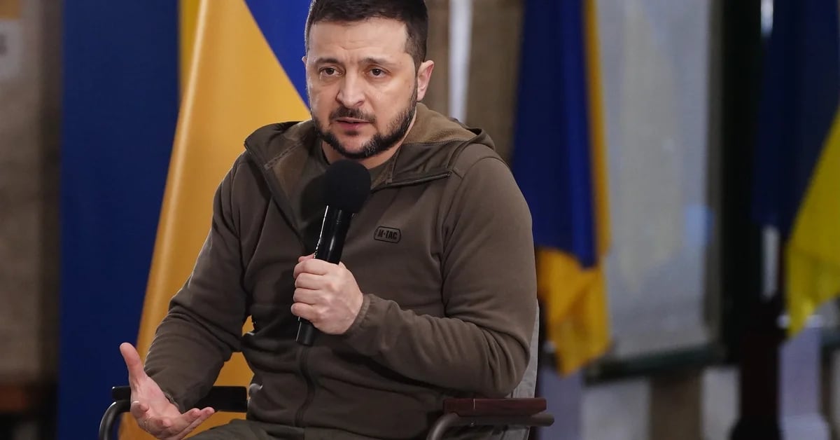 Infobae in kyiv: “I want Pope Francis to come and stop the humanitarian corridors,” Zelensky told a news conference.