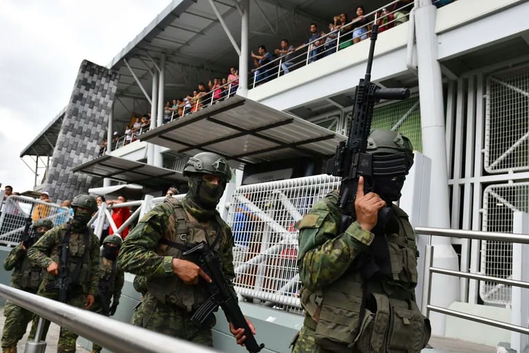 La tensión en Ecuador se focaliza en las cárceles - Ecuador: Se decreta la disolución de la Asamblea Nacional ✈️ Forum South America