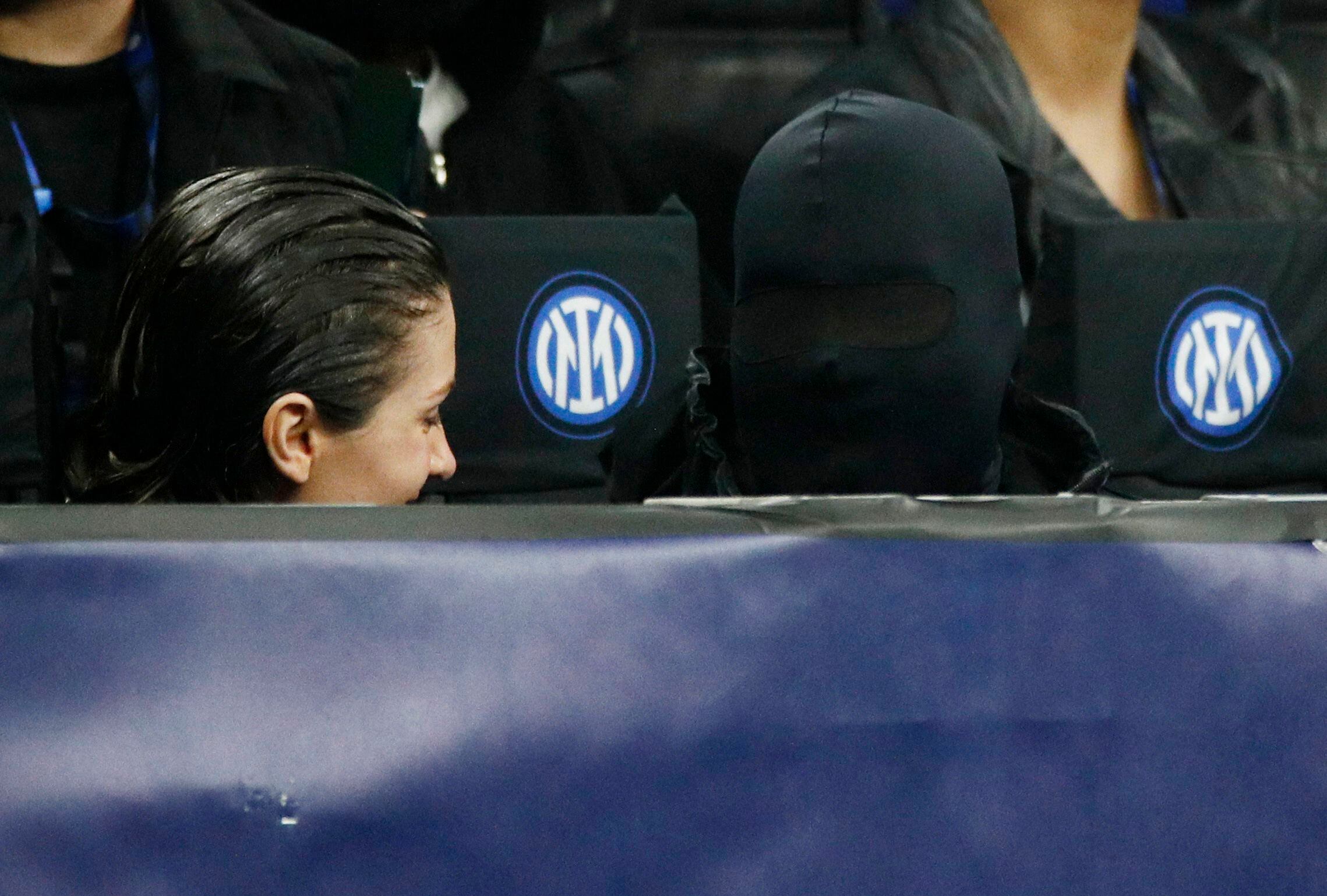 El insólito look de Kanye West en el partido Inter-Atlético Madrid (REUTERS/Alessandro Garofalo)