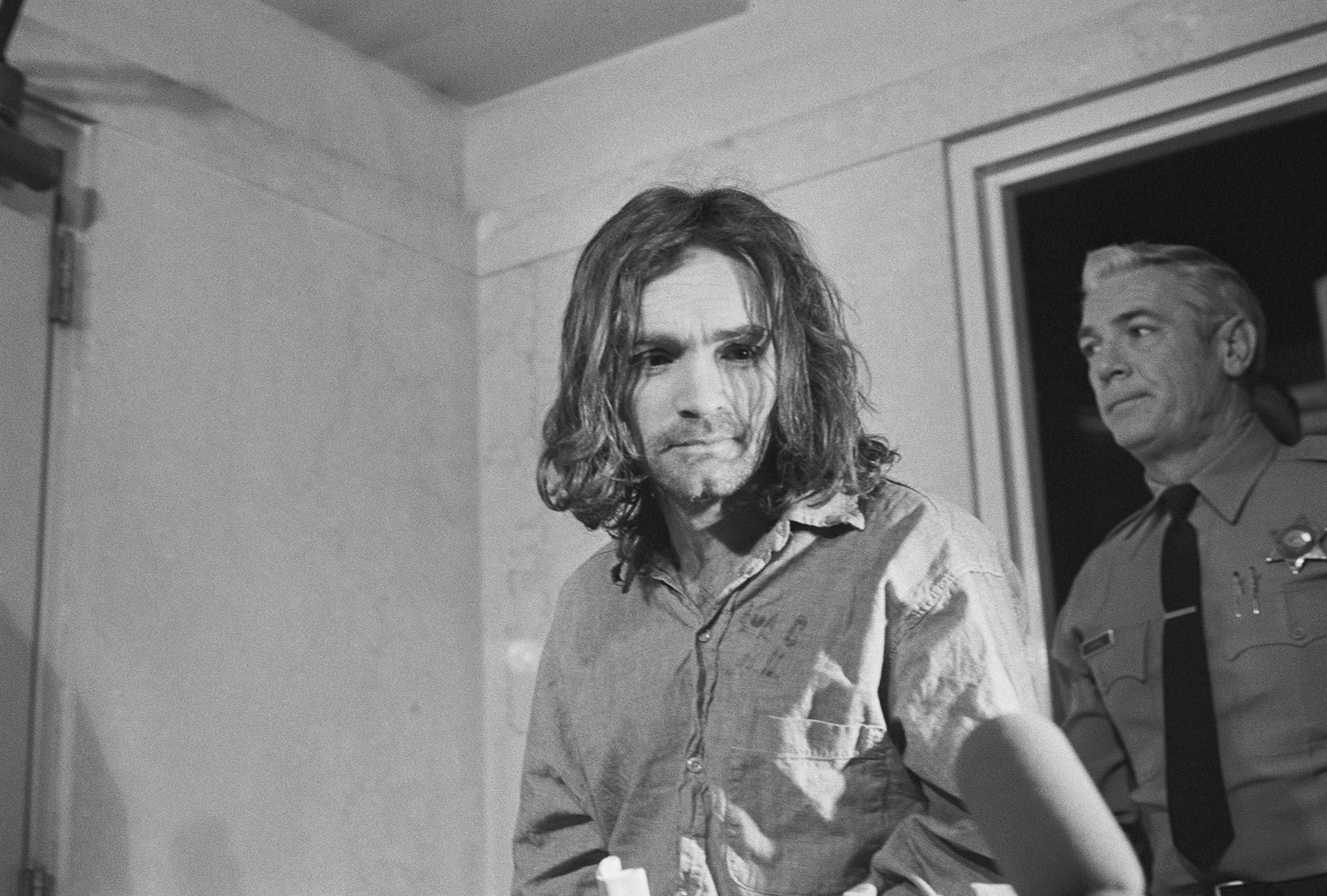 El 25 de enero de 1971 Charles Manson fue condenado a muerte; esa pena luego se transformó en cadena perpetua