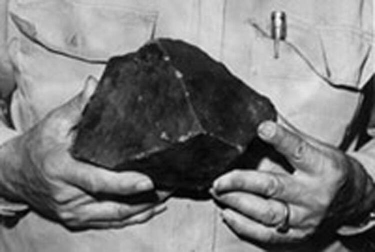 Hodges donó la roca espacial, del tamaño de una pelota de rugby, al Museo de Historia Natural de la Universidad de Alabama en 1956. (Universidad de Alabama)