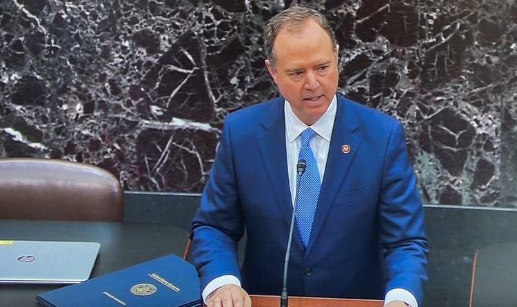 El presidente del Comité de Inteligencia de la Cámara de Representantes, Adam Schiff, leyó los artículos de la acusación a Trump al comienzo del proceso de impugnación del Senado (REUTERS/U.S. Senate TV/Handout via Reuters)