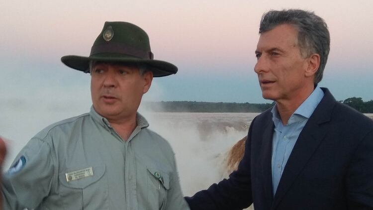 Mauricio Macri pasó por la Garganta del Diablo, en el Parque Nacional Iguazú, durante una visita que hizo el año pasado (Administración de Parques Nacionales)