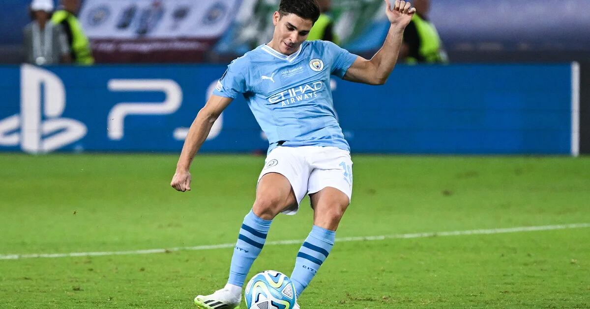 La perfecta ejecución de Julián Álvarez en la dramática definición por penales que consagró al Manchester City en la Supercopa de Europa