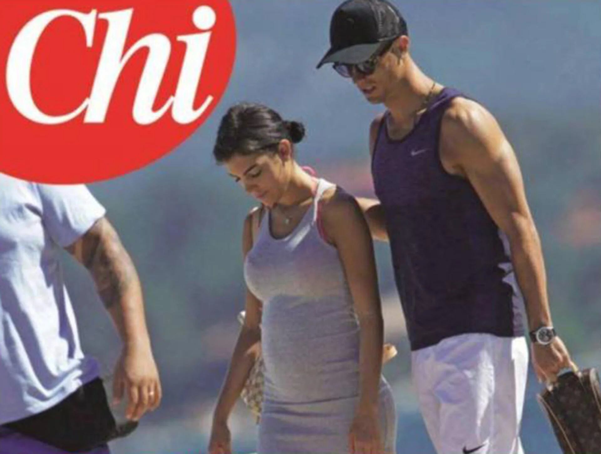 Imagen de Cristiano Ronaldo y su novia, que tiene el vientre hinchado como si estuviera embarazada
