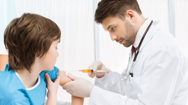 750 mil adolescentes que debÃ­an recibir la vacuna este aÃ±o no lo harÃ¡n, hasta nuevo aviso (Getty Images)