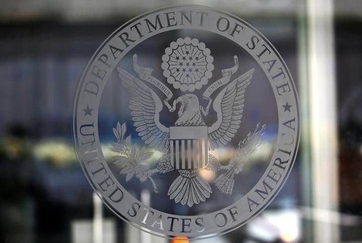 FOTO DE ARCHIVO: El sello del Departamento de Estado de Estados Unidos se ve en Washington, Estados Unidos, 26 de enero de 2017.      REUTERS/Joshua Roberts