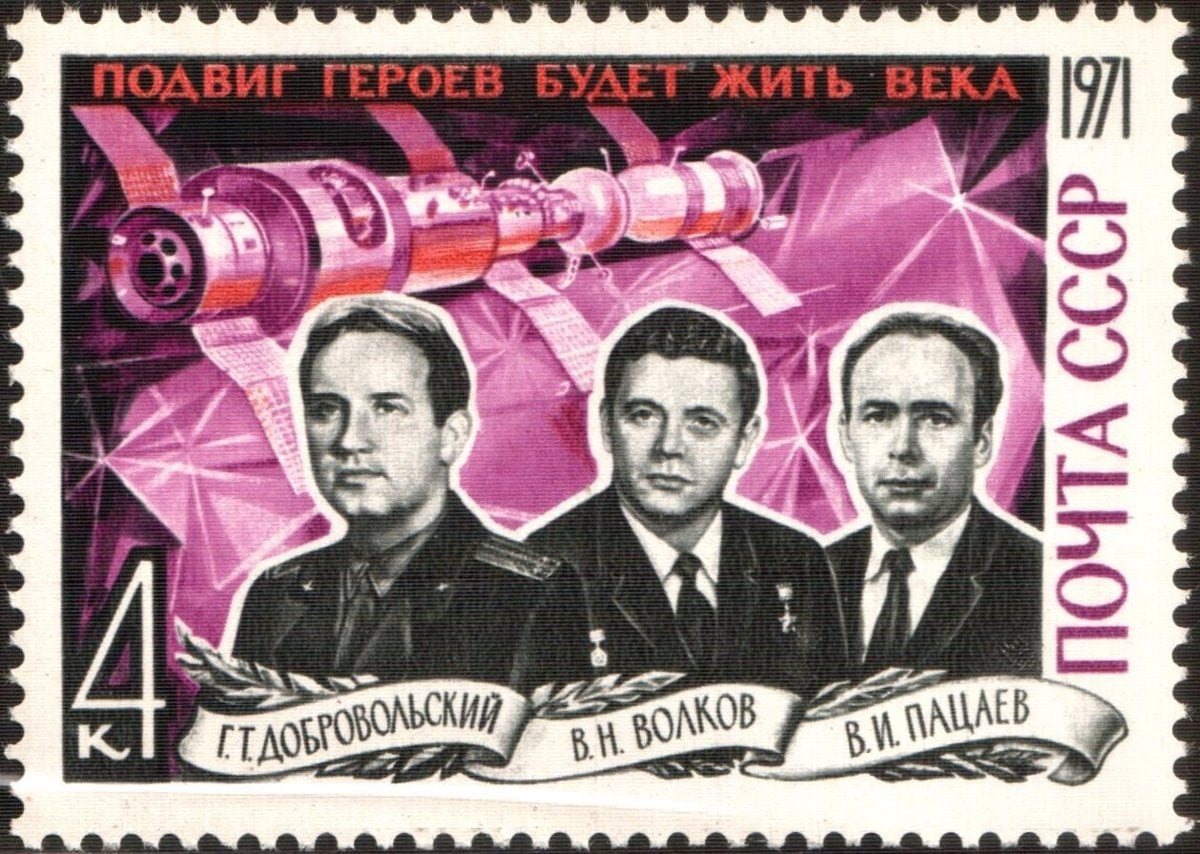 Las estampillas en honor a los cosmonautas muertos en el espacio (USSR POST)
