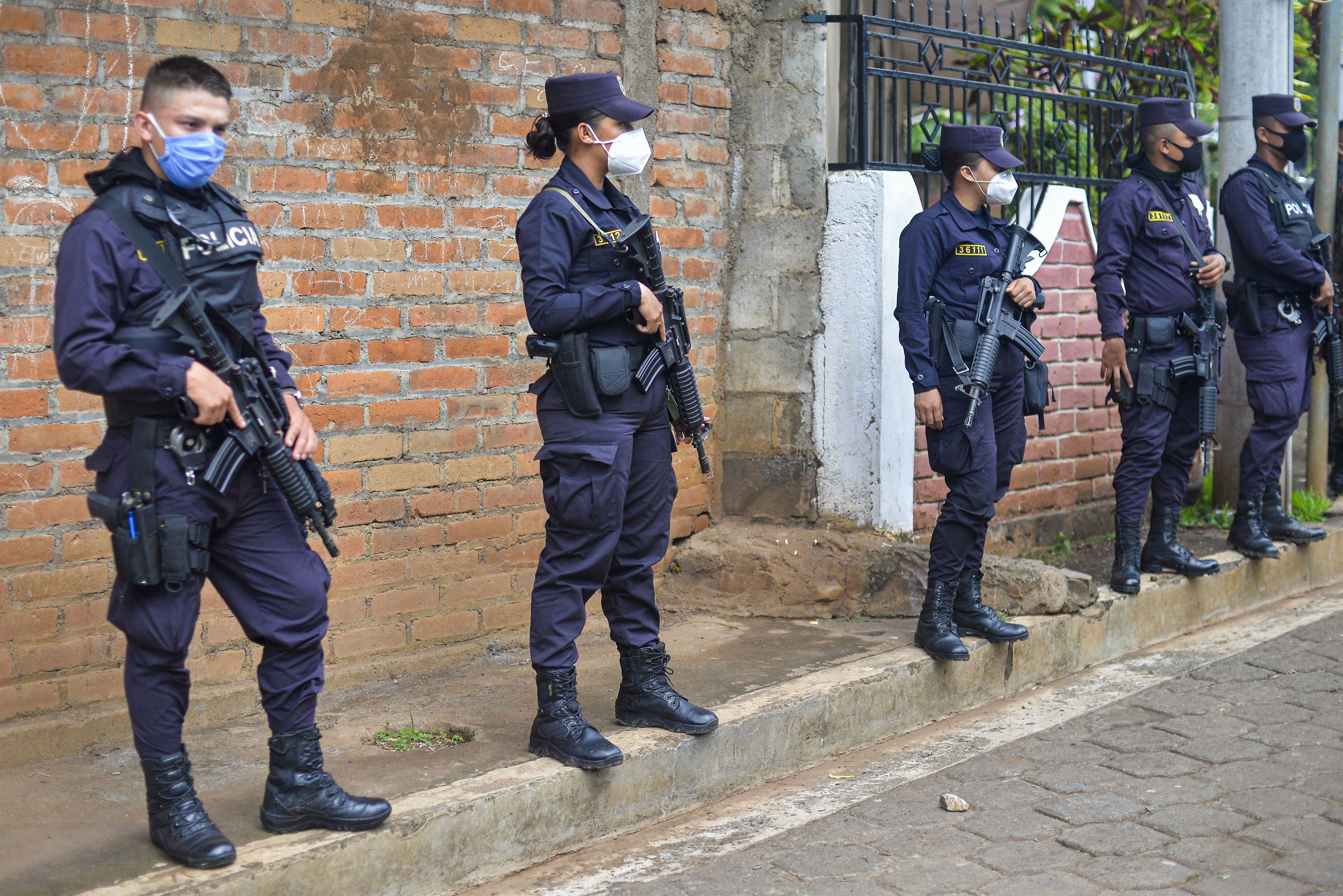  Agentes de la Policía Nacional de El Salvador. CAMILO FREEDMAN / ZUMA PRESS / CONTACTOPHOTO
