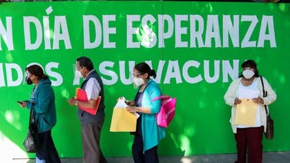 El INAI se encuentra recibiendo denuncias con respecto al mal uso de los datos personales de las personas a vacunarse o vacunadas (Foto: Cuartoscuro)