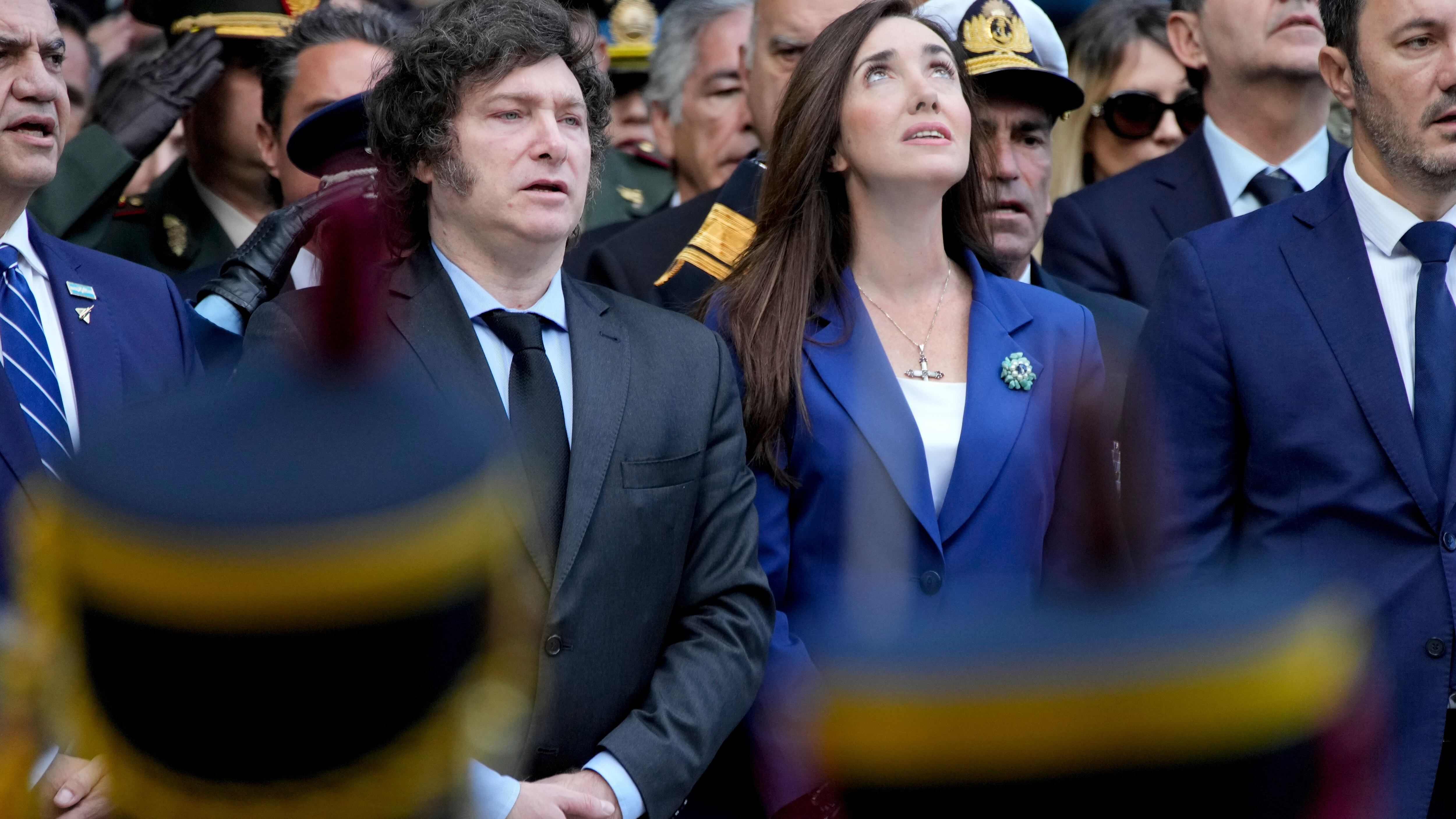 El presidente Javier Milei y su vicepresidenta Victoria Villarruel asisten a la ceremonia oficial que conmemora el 42º aniversario de la Guerra de las Malvinas