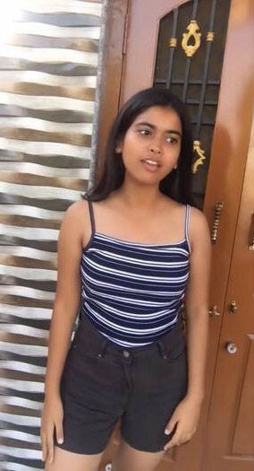 Saloni Singh es una joven de 16 años que todavía vive en casa con sus padres en India, pero eso no le ha impedido convertirse en una de las adolescentes más populares del país a través de TikTok (Youtube)