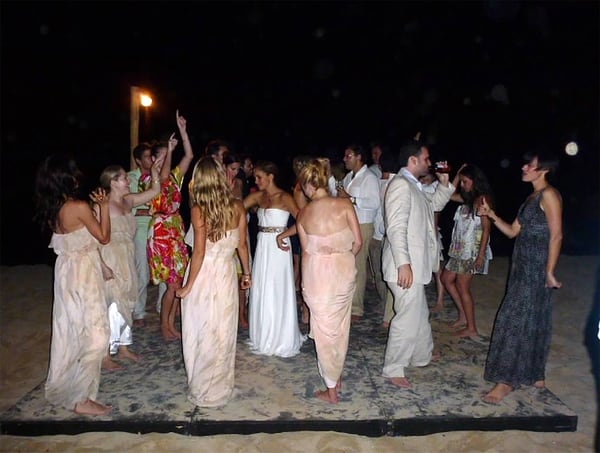 La fiesta de casamiento fue a orillas del mar en Jamaica
